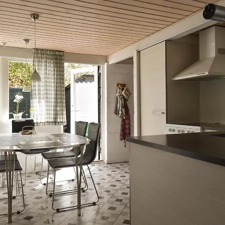 بيت للعطل 2 Bedroom In *