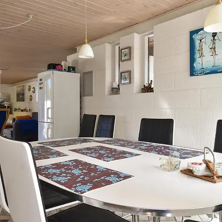 بيت للعطل 2 Bedroom In *